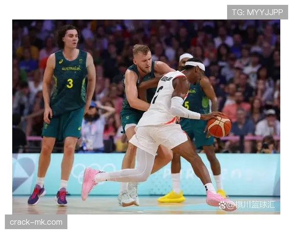 拉什福德展现强大对抗实力,球场上的硬汉风采令人赞叹 拉什福德展现强大对抗实力,球场上的硬汉风采令人赞叹